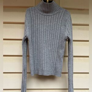 Urban outfitters, Gray, long sleeves sweater/turtleneck, good condition, XS